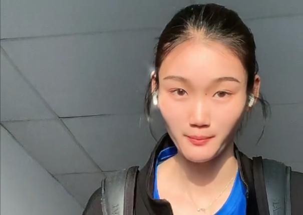 影片故事布景一如上集，首要人物布迪警长亦由上集的罗伊·谢德饰演，可是今次呈现残虐艾密迪海滩的年夜白鲨，倒是一条满含恨意，同心专心前来报“杀夫之仇”的母鲨。